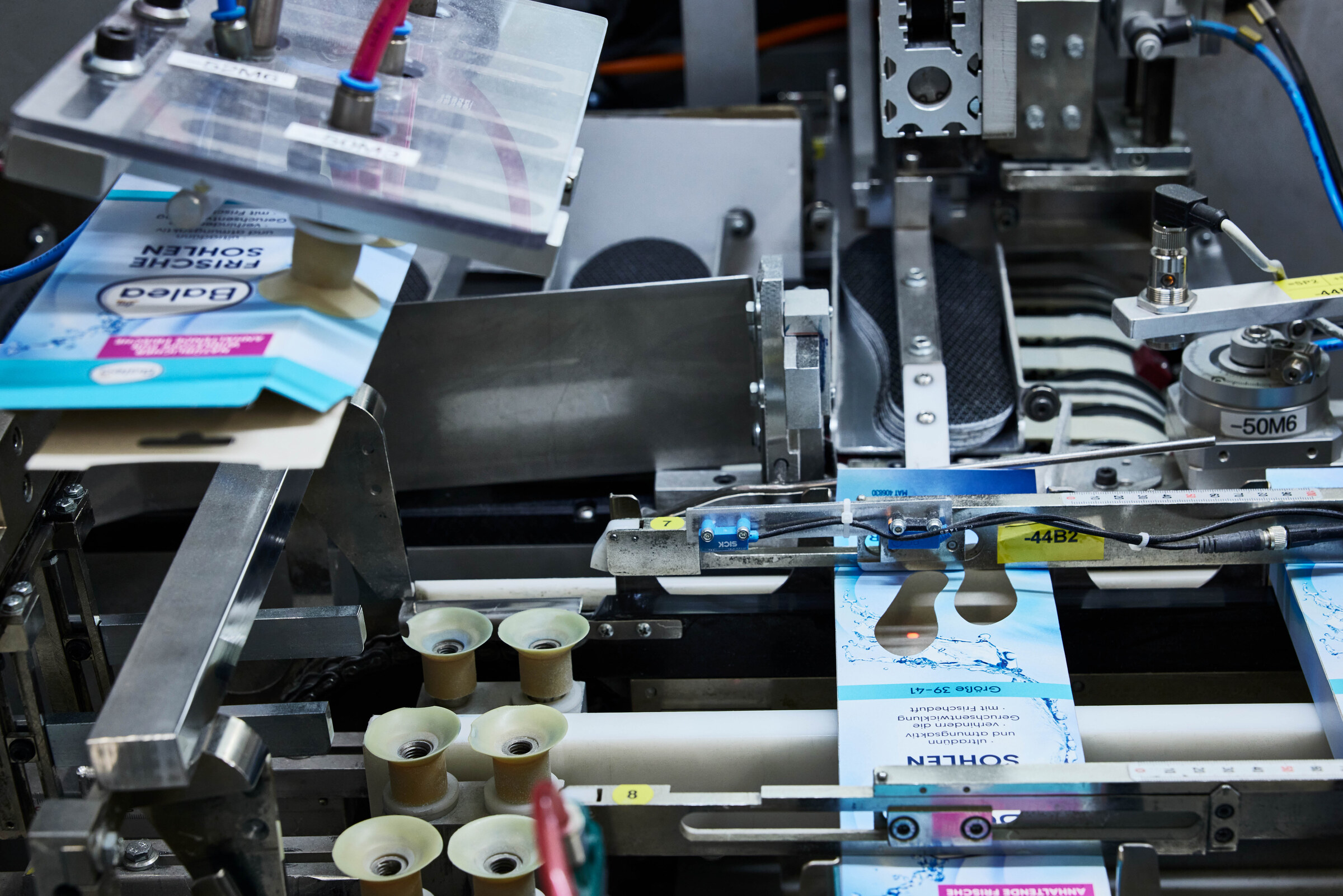 Detailansicht einer Verpackungsanlage in der Produktion